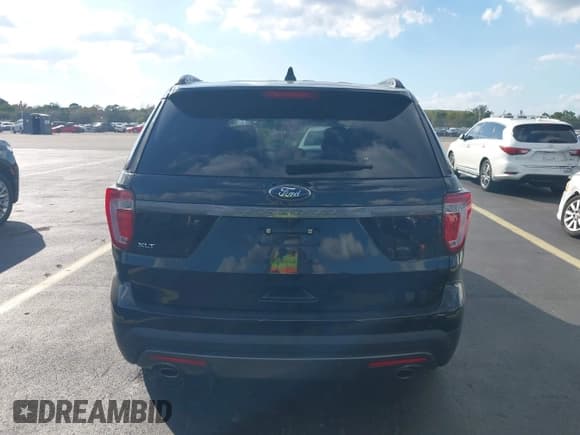 ✅ 2017 Ford Explorer XLT • VIN: 1FM5K7D80HGD96051 • Lot: 43716678. Wystawiony na IAAI z przebiegiem 67 233 mil. Bezpłatny archiwum sprzedaży aukcyjnych z USA i szczegółowy raport historii pojazdu na DreamBid. Zdjęcie 17.