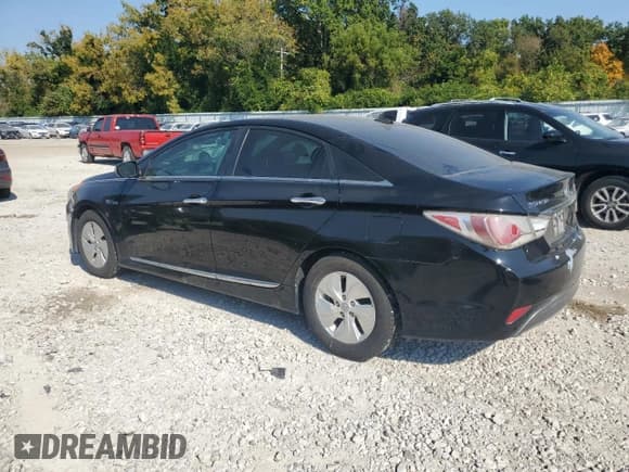 ✅ 2015 Hyundai Sonata • VIN: KMHEC4A46FA137139 • Лот: 82529615. Опубликован ранее на Copart с пробегом 125 304 миль. Бесплатный доступ к архиву аукционных продаж из США и подробный отчёт об истории автомобиля на DreamBid. Изображение 2.