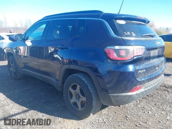✅ 2018 Jeep Compass Latitude • VIN: 3C4NJDBB8JT281803 • Lot: 43534542. Wystawiony na IAAI z przebiegiem 114 046 mil. Bezpłatny archiwum sprzedaży aukcyjnych z USA i szczegółowy raport historii pojazdu na DreamBid. Zdjęcie 3.