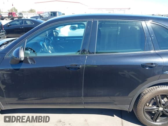 ✅ 2011 Porsche Cayenne S • VIN: WP1AB2A2XBLA45263 • Lot: 43576473. Listed on IAAI with 138,556 mi. Free auction sales archive from the USA and detailed vehicle history report at DreamBid. Image 14.