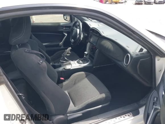 ✅ 2017 Toyota 86 • VIN: JF1ZNAA14H8701617 • Lot: 42582214. Wystawiony na IAAI z przebiegiem 59 953 mil. Bezpłatny archiwum sprzedaży aukcyjnych z USA i szczegółowy raport historii pojazdu na DreamBid. Zdjęcie 5.