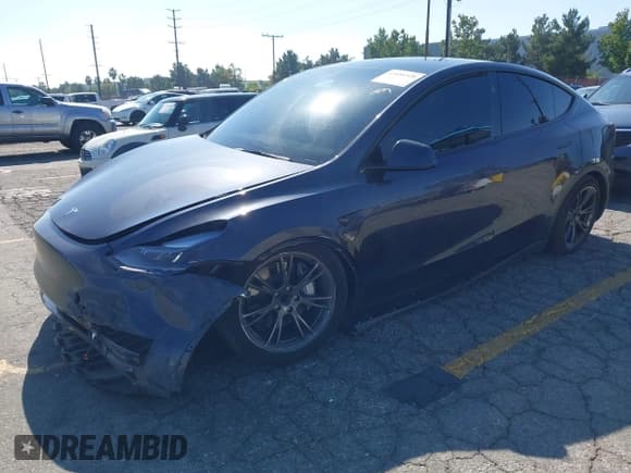 ✅ 2024 Tesla Model Y • VIN: 7SAYGDED2RF198566 • Lot: 43484528. Wystawiony na IAAI z przebiegiem 26 381 mil. Bezpłatny archiwum sprzedaży aukcyjnych z USA i szczegółowy raport historii pojazdu na DreamBid. Zdjęcie 2.