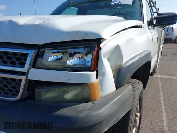 ✅ 2005 Chevrolet Silverado 2500HD Work Truck • VIN: 1GBHC24U15E333373 • Lot: 43697661. Wystawiony na IAAI z przebiegiem 156 992 mil. Bezpłatny archiwum sprzedaży aukcyjnych z USA i szczegółowy raport historii pojazdu na DreamBid. Zdjęcie 14.