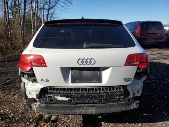 ✅ 2013 Audi A3 • VIN: WAUDFCFM1DA007595 • Lot: 90830315. Wystawiony na Copart z przebiegiem 143 743 mil. Bezpłatny archiwum sprzedaży aukcyjnych z USA i szczegółowy raport historii pojazdu na DreamBid. Zdjęcie 6.