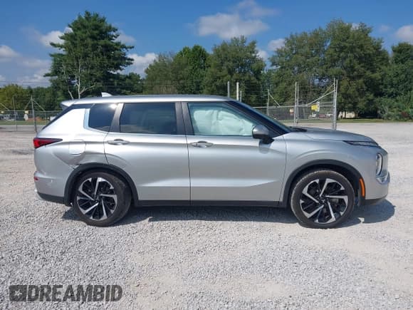 ✅ 2024 Mitsubishi Outlander SE • VIN: JA4J3VA84RZ041733 • Lot: 43066074. Listed on IAAI with 46,162 mi. Free auction sales archive from the USA and detailed vehicle history report at DreamBid. Image 13.