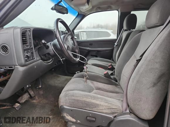 ✅ 2003 Chevrolet Silverado 2500HD LS • VIN: 1GCHK29U13E265418 • Lot: 92708415. Wystawiony na Copart z przebiegiem 211 182 mil. Bezpłatny archiwum sprzedaży aukcyjnych z USA i szczegółowy raport historii pojazdu na DreamBid. Zdjęcie 7.