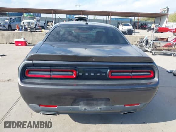 ✅ 2015 Dodge Challenger SXT Plus • VIN: 2C3CDZBG9FH706134 • Lot: 43435653. Wystawiony na IAAI z przebiegiem 225 381 mil. Bezpłatny archiwum sprzedaży aukcyjnych z USA i szczegółowy raport historii pojazdu na DreamBid. Zdjęcie 17.