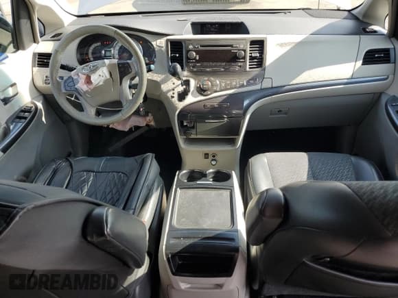 ✅ 2012 Toyota Sienna SE • VIN: 5TDXK3DC0CS189796 • Lot: 81947625. Listed on Copart with 213,429 mi. Free auction sales archive from the USA and detailed vehicle history report at DreamBid. Image 8.
