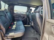 ✅ 2022 Ram 1500 Big Horn • VIN: 1C6RREFT3NN157308 • Lot: 80452495. Wystawiony na Copart z przebiegiem 56 904 mil. Bezpłatny archiwum sprzedaży aukcyjnych z USA i szczegółowy raport historii pojazdu na DreamBid. Zdjęcie 10.