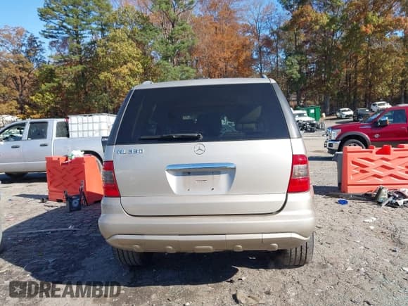 ✅ 2005 Mercedes-Benz M 350 • VIN: 4JGAB57E35A541974 • Lot: 43697193. Listed on IAAI with 327,784 mi. Free auction sales archive from the USA and detailed vehicle history report at DreamBid. Image 16.