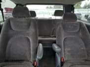 ✅ 2000 Dodge Caravan SE • VIN: 2B4GP44GXYR589372 • Лот: 82296735. Опубликован ранее на Copart с пробегом 276 759 миль. Бесплатный доступ к архиву аукционных продаж из США и подробный отчёт об истории автомобиля на DreamBid. Изображение 10.