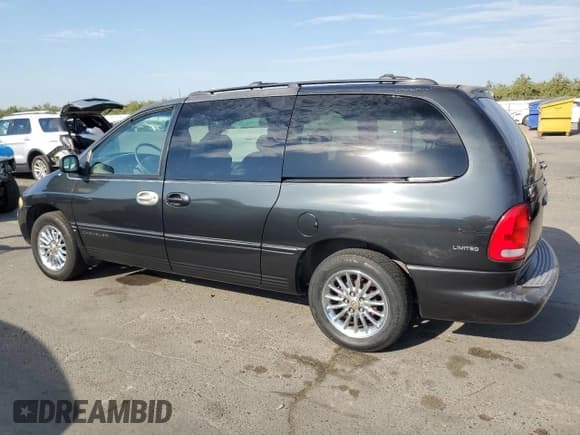 ✅ 2000 Chrysler Town & Country Limited • VIN: 1C4GP64L5YB501791 • Lot: 70366045. Listed on Copart with 272,220 mi. Free auction sales archive from the USA and detailed vehicle history report at DreamBid. Image 2.