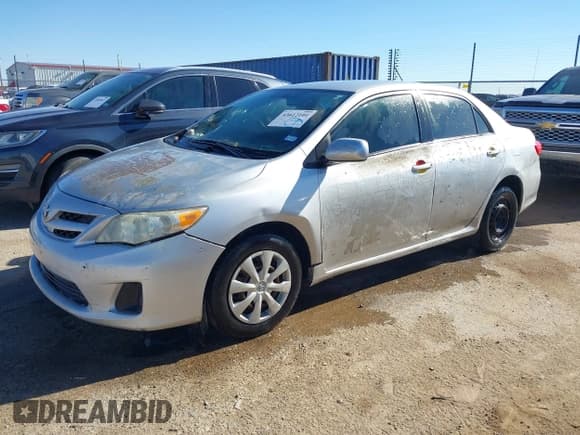 ✅ 2011 Toyota Corolla LE • VIN: JTDBU4EE9B9160868 • Lot: 43612101. Wystawiony na IAAI z przebiegiem Nie podano. Bezpłatny archiwum sprzedaży aukcyjnych z USA i szczegółowy raport historii pojazdu na DreamBid. Zdjęcie 2.