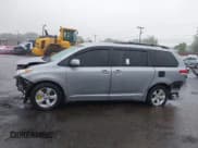 ✅ 2011 Toyota Sienna LE AAS • VIN: 5TDKK3DC7BS165746 • Лот: 42264841. Опубликован ранее на IAAI с пробегом 173 236 миль. Бесплатный доступ к архиву аукционных продаж из США и подробный отчёт об истории автомобиля на DreamBid. Изображение 14.