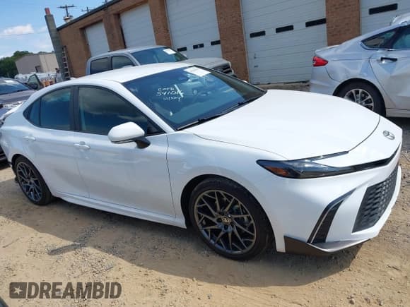 ✅ 2025 Toyota Camry XSE • VIN: 4T1DAACKXSU541016 • Lot: 43241016. Wystawiony na IAAI z przebiegiem 19 940 mil. Bezpłatny archiwum sprzedaży aukcyjnych z USA i szczegółowy raport historii pojazdu na DreamBid. Zdjęcie 13.