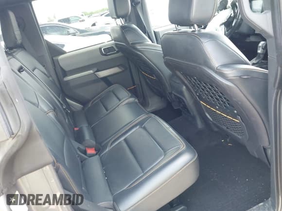 ✅ 2021 Ford Bronco • VIN: 1FMEE5DP3MLB06714 • Lot: 42158775. Wystawiony na IAAI z przebiegiem 40 947 mil. Bezpłatny archiwum sprzedaży aukcyjnych z USA i szczegółowy raport historii pojazdu na DreamBid. Zdjęcie 8.