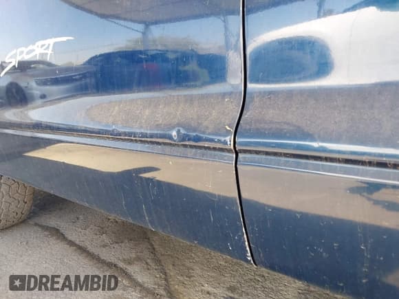 ✅ 2001 Dodge Durango • VIN: 1B4HR28N61F609562 • Lot: 42954814. Wystawiony na IAAI z przebiegiem 207 188 mil. Bezpłatny archiwum sprzedaży aukcyjnych z USA i szczegółowy raport historii pojazdu na DreamBid. Zdjęcie 6.