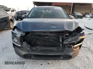 2019 Hyundai Kona SE с VIN KM8K12AA6KU245174, выставлен на аукционе Copart как лот 38522733 с пробегом 56 680 миль миль и . История ставок и продаж доступна на DreamBid. Изображение 5.