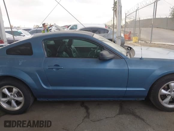 ✅ 2008 Ford Mustang GT Deluxe • VIN: 1ZVHT82H785132857 • Lot: 43208213. Listed on IAAI with 143,146 mi. Free auction sales archive from the USA and detailed vehicle history report at DreamBid. Image 14.