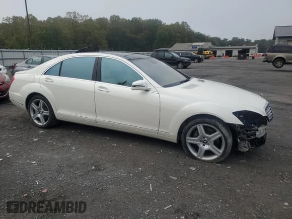 ✅ 2013 Mercedes-Benz S 550 • VIN: WDDNG9EB8DA514328 • Lot: 80325805. Wystawiony na Copart z przebiegiem 75 032 mil. Bezpłatny archiwum sprzedaży aukcyjnych z USA i szczegółowy raport historii pojazdu na DreamBid. Zdjęcie 4.