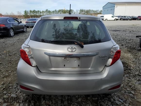 ✅ 2013 Toyota Yaris LE • VIN: JTDKTUD38DD566398 • Lot: 91315315. Wystawiony na Copart z przebiegiem 196 895 mil. Bezpłatny archiwum sprzedaży aukcyjnych z USA i szczegółowy raport historii pojazdu na DreamBid. Zdjęcie 6.