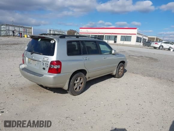 ✅ 2004 Toyota Highlander • VIN: JTEGP21A440041388 • Lot: 43671959. Listed on IAAI with 345,451 mi. Free auction sales archive from the USA and detailed vehicle history report at DreamBid. Image 4.