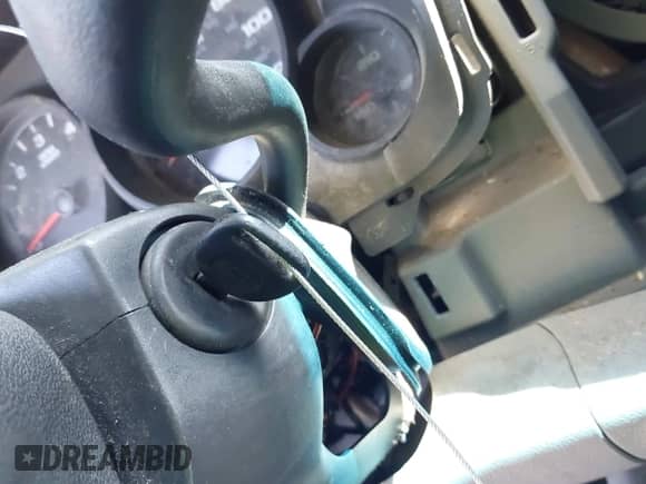 2008 Chevrolet Silverado 1500 Work Truck z VIN 1GCEC14X08Z170361, wystawiony jako IAAI lot #42389874 z przebiegiem 244 026 mil mil oraz . Historia ofert i sprzedaży dostępna na DreamBid. Obrazek 11.