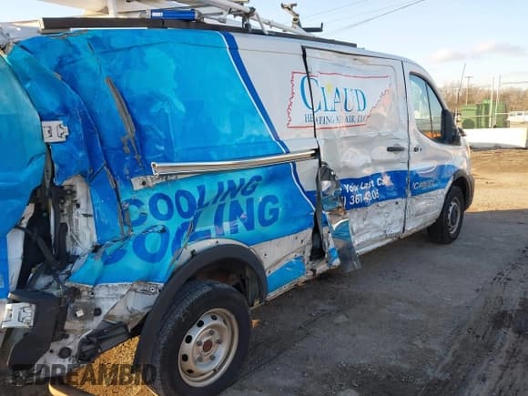 ✅ 2020 Ford Transit Cargo • VIN: 1FTBR1Y88LKA06393 • Lot: 41283124. Wystawiony na IAAI z przebiegiem 229 589 mil. Bezpłatny archiwum sprzedaży aukcyjnych z USA i szczegółowy raport historii pojazdu na DreamBid. Zdjęcie 17.