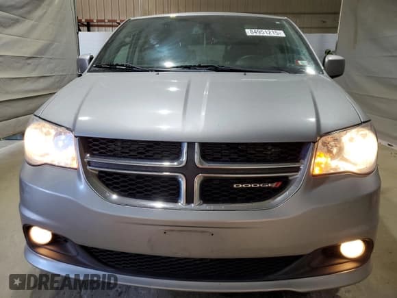 ✅ 2019 Dodge Grand Caravan SXT • VIN: 2C4RDGCG8KR659885 • Лот: 84951215. Опубликован ранее на Copart с пробегом 126 488 миль. Бесплатный доступ к архиву аукционных продаж из США и подробный отчёт об истории автомобиля на DreamBid. Изображение 5.