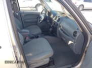 ✅ 2006 Jeep Liberty Sport • VIN: 1J4GL48KX6W144318 • Lot: 43415095. Wystawiony na IAAI z przebiegiem 109 026 mil. Bezpłatny archiwum sprzedaży aukcyjnych z USA i szczegółowy raport historii pojazdu na DreamBid. Zdjęcie 5.