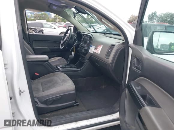 ✅ 2018 Chevrolet Colorado 2WD Work Truck • VIN: 1GCGSBEA9J1315770 • Lot: 42724637. Wystawiony na IAAI z przebiegiem 49 734 mil. Bezpłatny archiwum sprzedaży aukcyjnych z USA i szczegółowy raport historii pojazdu na DreamBid. Zdjęcie 5.