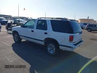 1997 Chevrolet Blazer with VIN 1GNCS13W2VK235015, listed as a IAAI auction lot 41552691 with 110,834 mi miles and . Bid and sale history available at DreamBid. Image 3.