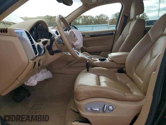 ✅ 2016 Porsche Cayenne • VIN: WP1AA2A23GLA11143 • Lot: 91348145. Wystawiony na Copart z przebiegiem 59 267 mil. Bezpłatny archiwum sprzedaży aukcyjnych z USA i szczegółowy raport historii pojazdu na DreamBid. Zdjęcie 7.