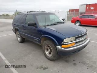 ✅ 2000 Chevrolet Blazer LS • VIN: 1GNCS18W7YK251403 • Lot: 43525929. Wystawiony na IAAI z przebiegiem 256 798 mil. Bezpłatny archiwum sprzedaży aukcyjnych z USA i szczegółowy raport historii pojazdu na DreamBid. Zdjęcie 1.