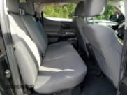 ✅ 2023 Toyota Tacoma SR5 • VIN: 3TMAZ5CNXPM206528 • Lot: 82094505. Wystawiony na Copart z przebiegiem 42 951 mil. Bezpłatny archiwum sprzedaży aukcyjnych z USA i szczegółowy raport historii pojazdu na DreamBid. Zdjęcie 10.