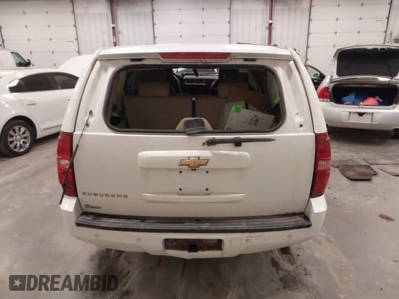 ✅ 2007 Chevrolet Suburban Commercial • VIN: 3GNGK26K97G294704 • Lot: 41884158. Wystawiony na IAAI z przebiegiem 187 857 mil. Bezpłatny archiwum sprzedaży aukcyjnych z USA i szczegółowy raport historii pojazdu na DreamBid. Zdjęcie 16.