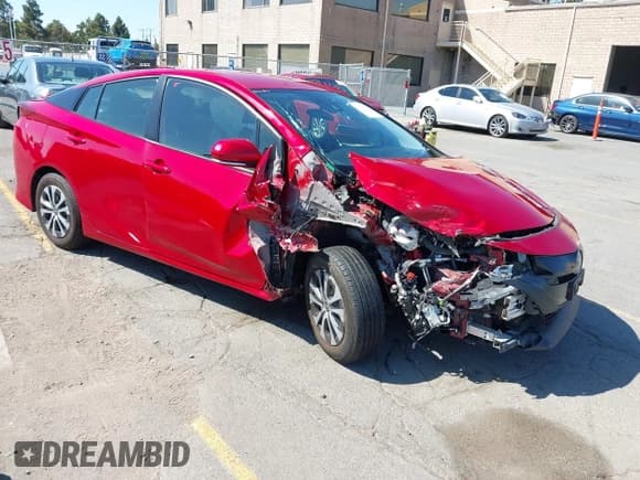 ✅ 2021 Toyota Prius LE • VIN: JTDKAMFP2M3170995 • Лот: 42620585. Опубликован ранее на IAAI с пробегом 112 034 миль. Бесплатный доступ к архиву аукционных продаж из США и подробный отчёт об истории автомобиля на DreamBid. Изображение 1.