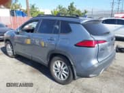 ✅ 2022 Toyota Corolla Cross LE • VIN: 7MUBAAAG3NV033480 • Лот: 43096425. Опубликован ранее на IAAI с пробегом 49 766 миль. Бесплатный доступ к архиву аукционных продаж из США и подробный отчёт об истории автомобиля на DreamBid. Изображение 3.