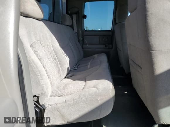 ✅ 2000 Chevrolet Silverado 1500 LS • VIN: 2GCEC19T1Y1120454 • Лот: 76912774. Опубликован ранее на Copart с пробегом 111 030 миль. Бесплатный доступ к архиву аукционных продаж из США и подробный отчёт об истории автомобиля на DreamBid. Изображение 10.