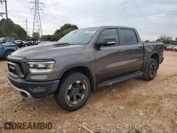 2020 Ram 1500 Rebel z VIN 1C6SRFLT2LN179065, wystawiony jako Copart lot #81848595 z przebiegiem 113 063 mil mil oraz Szkoda całkowita • Salvage title. Historia ofert i sprzedaży dostępna na DreamBid. Obrazek 1.