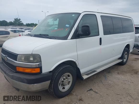 ✅ 2013 Chevrolet Express Passenger 1LT • VIN: 1GAZGYFG0D1117737 • Lot: 42320524. Wystawiony na IAAI z przebiegiem 103 968 mil. Bezpłatny archiwum sprzedaży aukcyjnych z USA i szczegółowy raport historii pojazdu na DreamBid. Zdjęcie 17.
