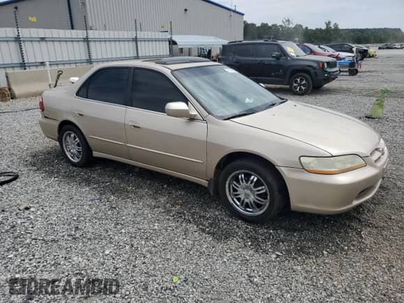 2000 Honda Accord EX с VIN 1HGCG6678YA102394, выставлен на аукционе Copart как лот 71476685 с пробегом 231 614 миль миль и Списание • Salvage title. История ставок и продаж доступна на DreamBid. Изображение 4.