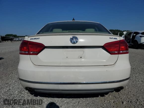 ✅ 2012 Volkswagen Passat SEL Premium • VIN: 1VWCM7A30CC079740 • Лот: 70560155. Опубликован ранее на Copart с пробегом 221 819 миль. Бесплатный доступ к архиву аукционных продаж из США и подробный отчёт об истории автомобиля на DreamBid. Изображение 6.