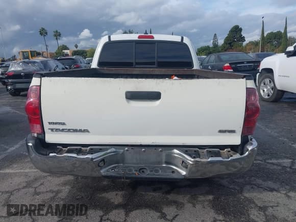 ✅ 2014 Toyota Tacoma • VIN: 5TFTX4CN0EX041024 • Lot: 43762904. Wystawiony na IAAI z przebiegiem 168 340 mil. Bezpłatny archiwum sprzedaży aukcyjnych z USA i szczegółowy raport historii pojazdu na DreamBid. Zdjęcie 16.