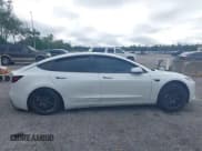 ✅ 2024 Tesla Model 3 • VIN: 5YJ3E1EA4RF747363 • Lot: 43122457. Wystawiony na IAAI z przebiegiem 12 142 mil. Bezpłatny archiwum sprzedaży aukcyjnych z USA i szczegółowy raport historii pojazdu na DreamBid. Zdjęcie 14.