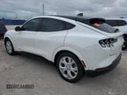 ✅ 2022 Ford Mustang Mach-E Premium • VIN: 3FMTK3RM5NMA26611 • Лот: 92500615. Опубликован ранее на Copart с пробегом 67 376 миль. Бесплатный доступ к архиву аукционных продаж из США и подробный отчёт об истории автомобиля на DreamBid. Изображение 2.
