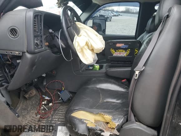 ✅ 2004 Chevrolet Silverado 2500HD LS • VIN: 1GCHK23184F168503 • Lot: 82172554. Wystawiony na Copart z przebiegiem Nie podano. Bezpłatny archiwum sprzedaży aukcyjnych z USA i szczegółowy raport historii pojazdu na DreamBid. Zdjęcie 7.