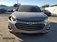 ✅ 2018 Chevrolet Traverse LT Cloth • VIN: 1GNERGKW7JJ180019 • Lot: 74808624. Wystawiony na Copart z przebiegiem 91 350 mil. Bezpłatny archiwum sprzedaży aukcyjnych z USA i szczegółowy raport historii pojazdu na DreamBid. Zdjęcie 5.