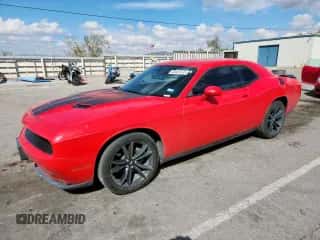 2018 Dodge Challenger SXT z VIN 2C3CDZAG3JH310422, wystawiony jako Copart lot #82404135 z przebiegiem 84 933 mil mil oraz Szkoda całkowita • Salvage title. Historia ofert i sprzedaży dostępna na DreamBid. Obrazek 1.