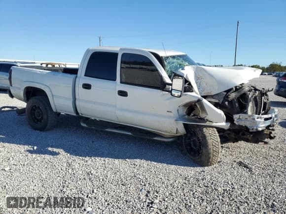 ✅ 2005 Chevrolet Silverado 2500HD LS • VIN: 1GCHK23275F851139 • Lot: 86620585. Wystawiony na Copart z przebiegiem Nie podano. Bezpłatny archiwum sprzedaży aukcyjnych z USA i szczegółowy raport historii pojazdu na DreamBid. Zdjęcie 4.